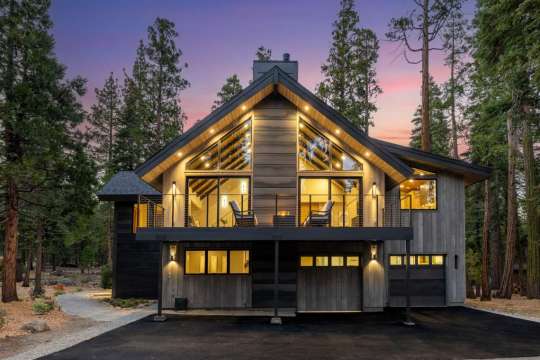 180 Quiet Walk Rd – Luxury Home in Tahoma